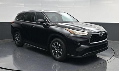 2020 Toyota Highlander XLE NAV
