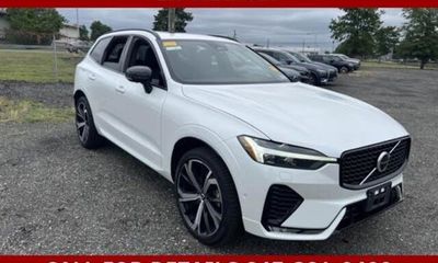 2024 Volvo XC60 Ultimate Dark
