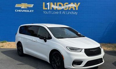 2024 Chrysler Pacifica Select
