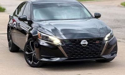 2023 Nissan Altima SR
