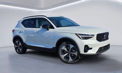 2026 Volvo XC40 Plus Dark