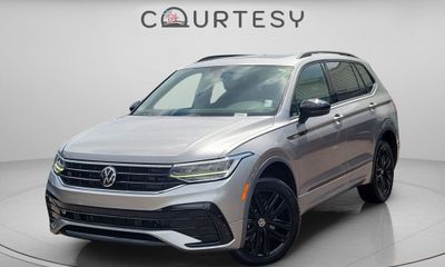 2022 Volkswagen Tiguan SE Black
