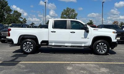 2024 Chevrolet Silverado HD Custom