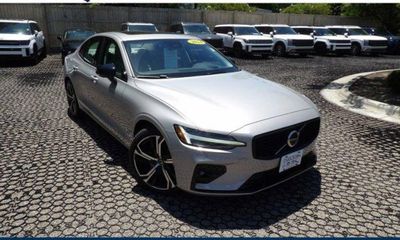 2024 Volvo S60 Ultimate Dark