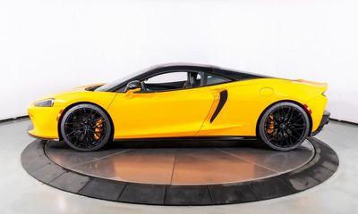 2023 McLaren GT