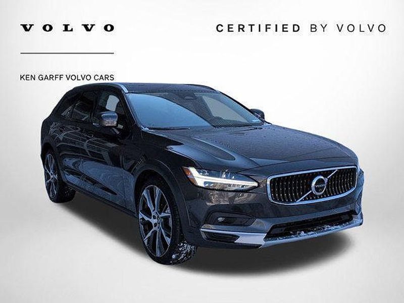 2023 Volvo V90CC — a typically priced live listing