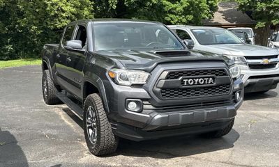 2017 Toyota Tacoma SR5 TRD OFF