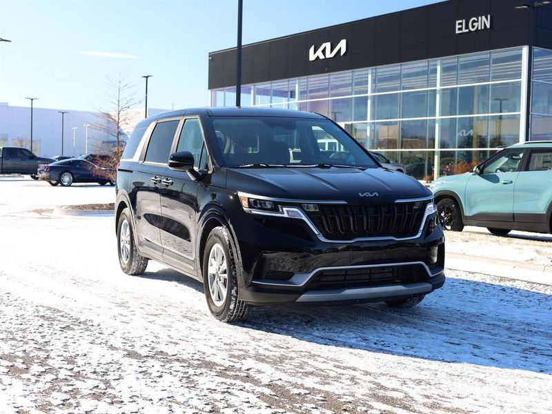 2023 Kia Carnival — a typically priced live listing