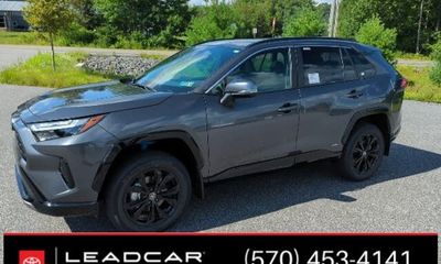2023 Toyota RAV4 SE