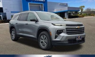 2025 Chevrolet Traverse LT
