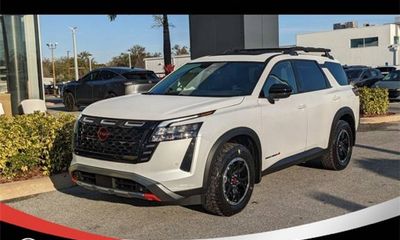 2026 Nissan Pathfinder SV