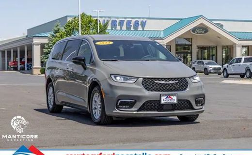 2024 Chrysler Pacifica Touring