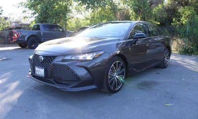 2020 Toyota Avalon XSE HV