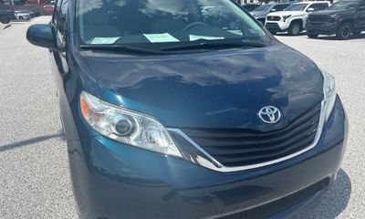 2011 Toyota Sienna LE