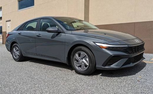 2025 Hyundai Elantra SE