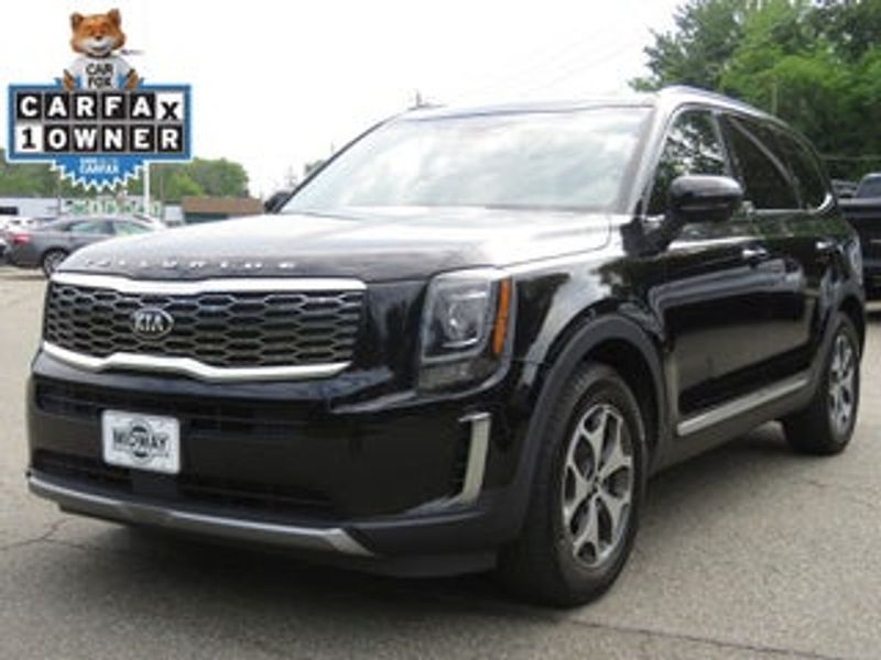 2023 Kia Telluride — a typically priced live listing