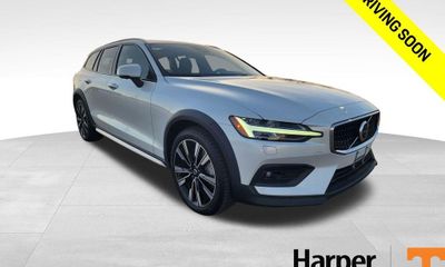 2023 Volvo V60CC Ultimate