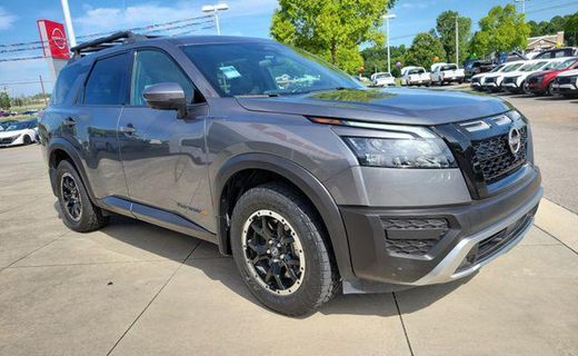 2023 Nissan Pathfinder SV