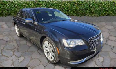 2019 Chrysler 300 Limited US CAN