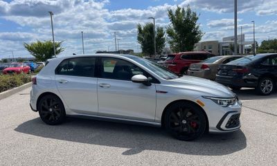 2023 Volkswagen Golf GTI SE