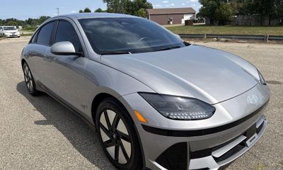 2024 Hyundai Ioniq 6 SE