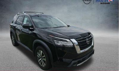 2023 Nissan Pathfinder SL