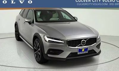2026 Volvo V60CC Ultra
