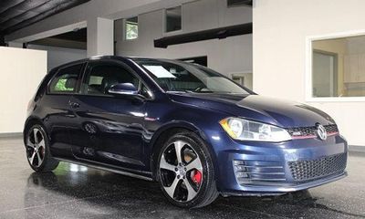 2016 Volkswagen Golf R Base W DCC