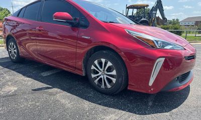 2020 Toyota Prius LE