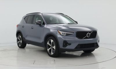 2023 Volvo XC40 Ultimate Dark