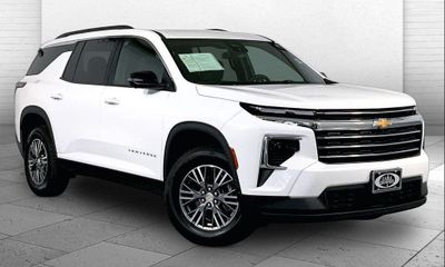 2024 Chevrolet Traverse LT