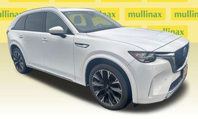 2024 Mazda CX-90 Premium Package