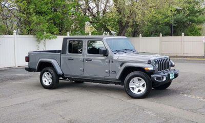 2023 Jeep Gladiator Sport