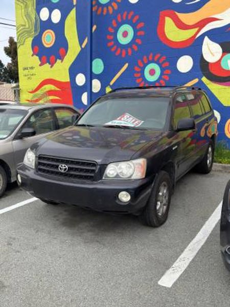 2001 Toyota Highlander — a typically priced live listing