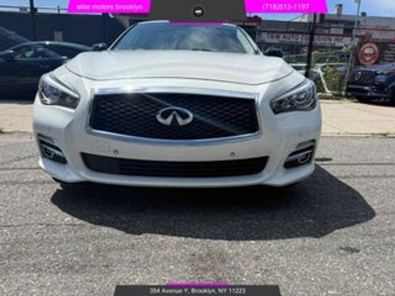 2017 Infiniti Q50 — a typically priced live listing
