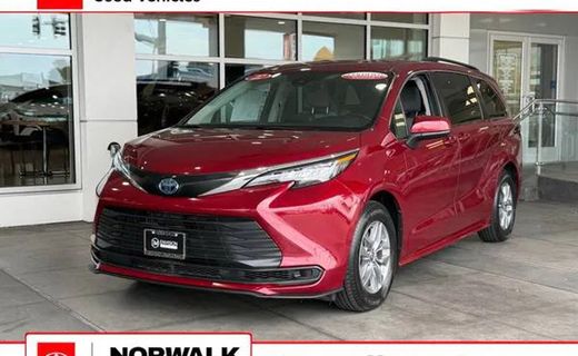 2022 Toyota Sienna LE