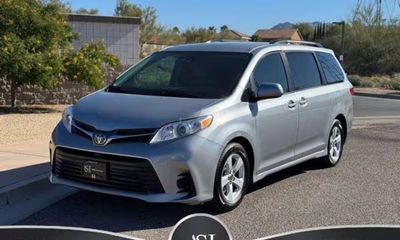 2018 Toyota Sienna LE