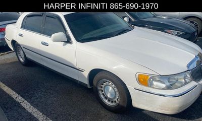 2000 Lincoln Town CAR Executive