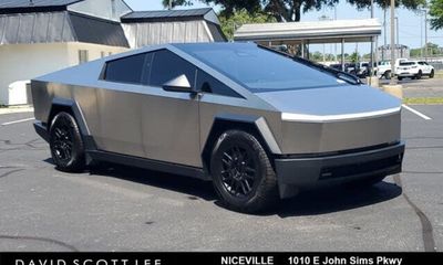 2025 Tesla Cybertruck Base
