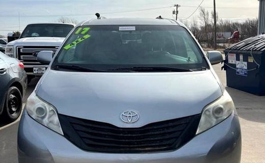 2017 Toyota Sienna LE
