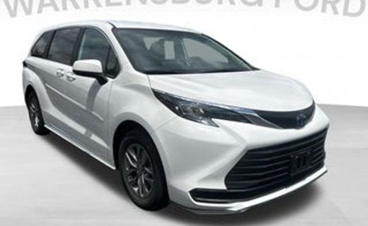 2025 Toyota Sienna LE