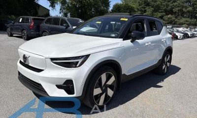2023 Volvo XC40 Ultimate Dark