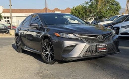 2020 Toyota Camry SE