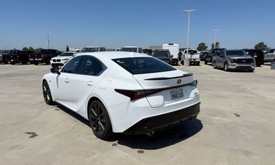 2024 Lexus IS 300