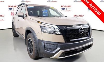 2025 Nissan Pathfinder SV