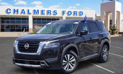 2025 Nissan Pathfinder SL