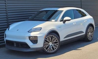 2025 Porsche Macan 4S Electric