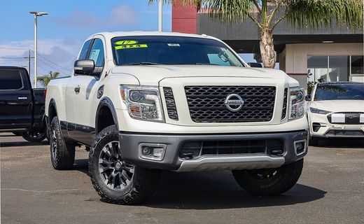 2017 Nissan Titan SV
