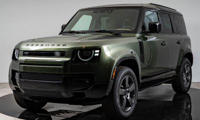 2026 Land Rover Defender 110 SE