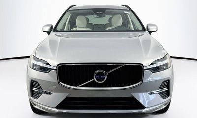2022 Volvo XC60 Momentum Excl S60